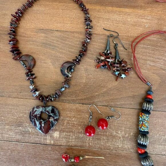 Collection of red jewelry, necklaces and earrings - Picture 4 of 4